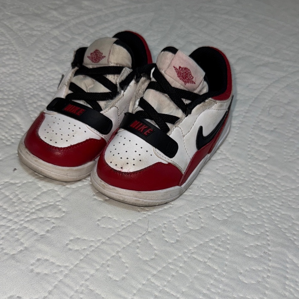 Nike Kids size 6 Red and White Sneakers